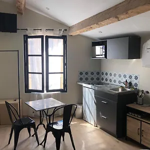 https://arles-studio-de-la-place.fr-provencehotel.com